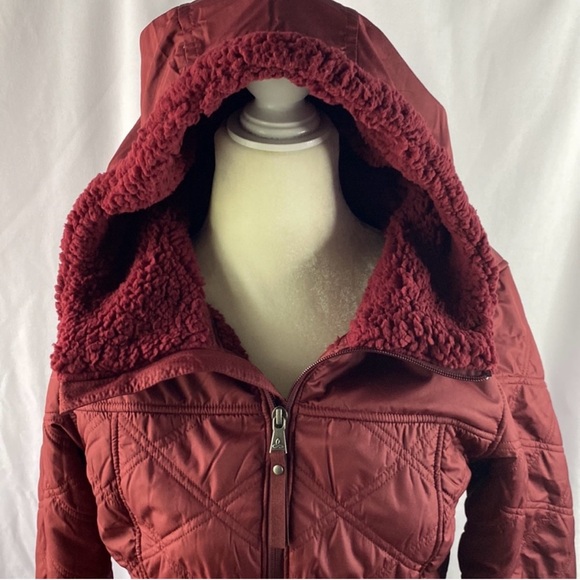 Women's Quilted Hooded Jacket - Red - Picture 2 of 6